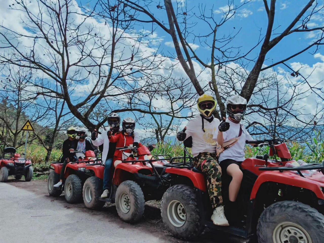 大理戶外拓展訓(xùn)練培訓(xùn)團(tuán)建最新推薦之大理石門(mén)關(guān)沙灘ATV越野摩托基地