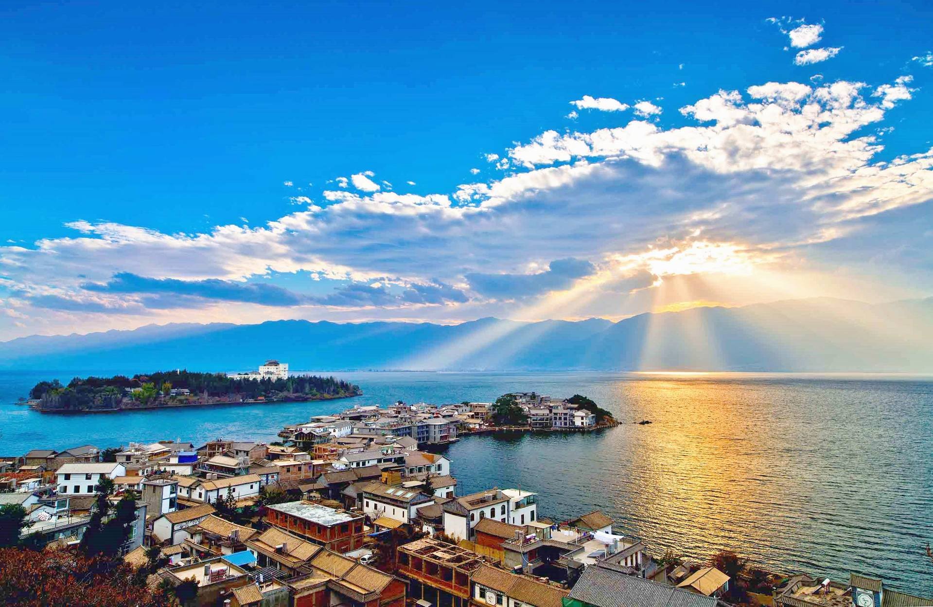 大理自駕兩日游，來一場一路向西的治愈旅行。你確定不來洱海吹吹秋天的風嗎？