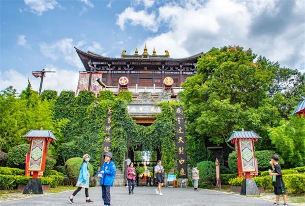 大理旅游特輯 | 閑逛天龍八部影視城，武俠世界能否勾起青春回憶？